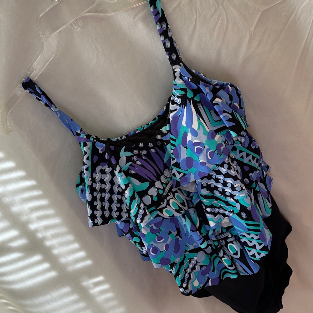 Upstream 
Colorful Ruffled Swimsuit
